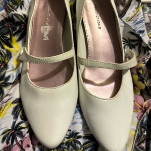 Prediction white women’s heels shoes, 7 1/2